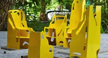 gelbe Stühle